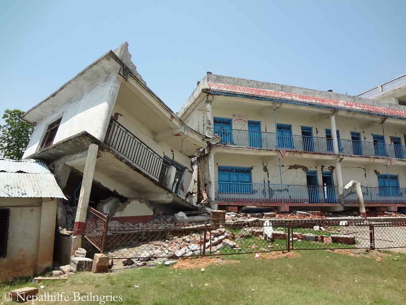 Zerstrte Schule in Thulosirubari