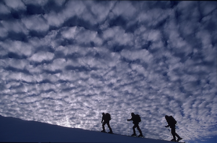 [107] Aufstieg mit Ski / Foto: Robert Bsch