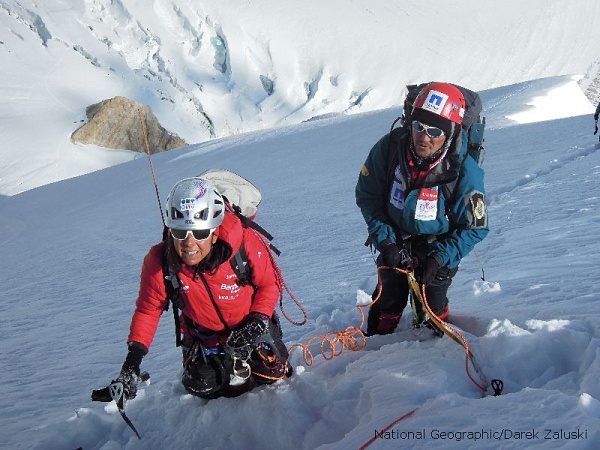 Gerlinde und Maxut am Firngrat zwischen Lager I und Lager II auf ca. 6.000 m