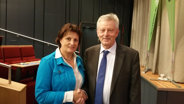 Neu im Pr%EF%BF%BD%EF%BF%BDsidium: Burgi Beste mit Pr%EF%BF%BD%EF%BF%BDsident Josef Klenner