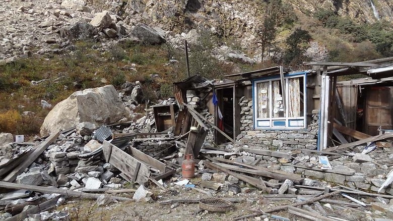 Zerst%EF%BF%BDrtes Haus im Langtag Nationalpark