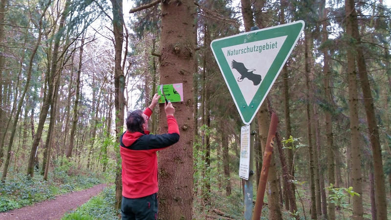 Neue Ausschilderung zu den Hinkelsteinen bei Rath