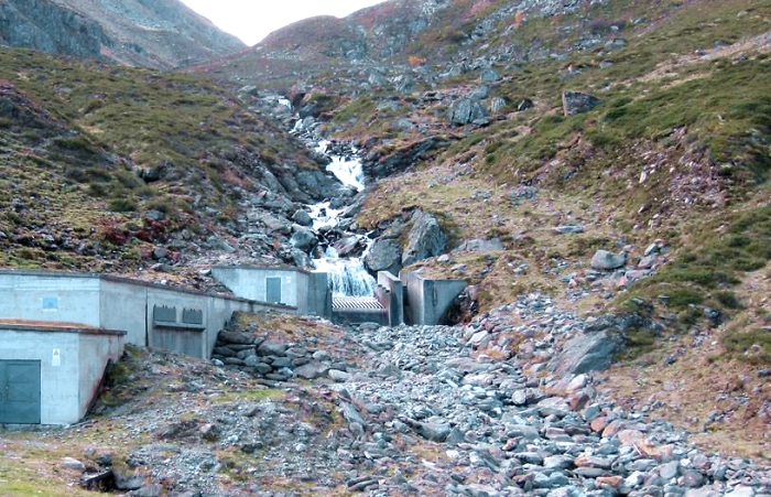 Eine bestehende Wassereinfassung am Gleirschbach in den Stubaier Alpen Foto: DAV / F. Kaiser