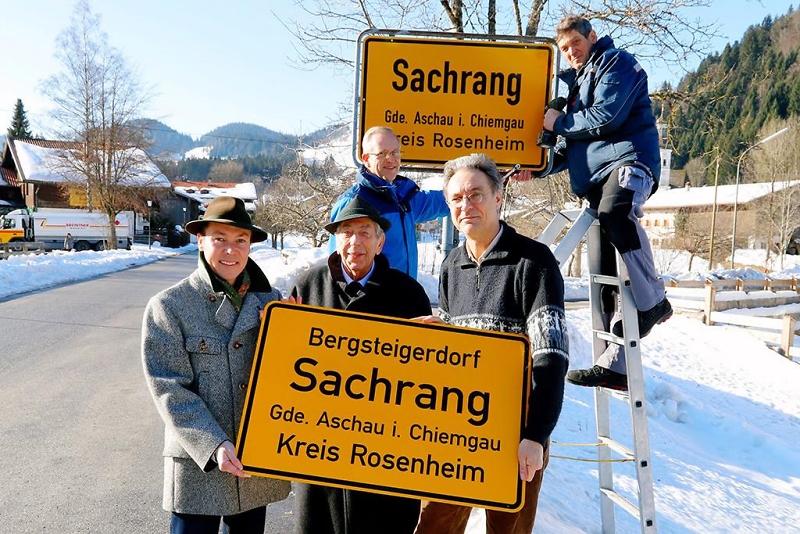 Sachrang hat neue Ortsschilder