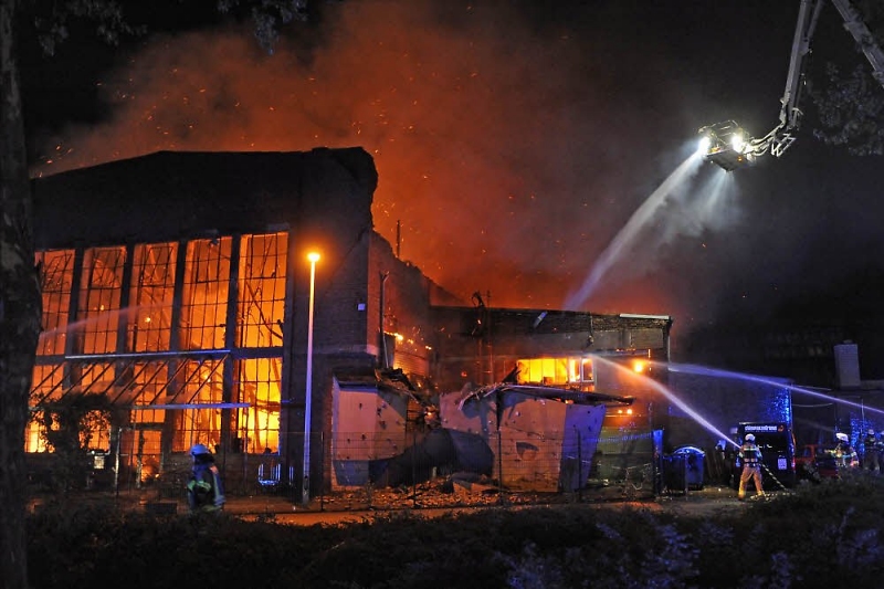 Grobrand zerstrt die Kletterhalle Chimpanzodrome / Foto: Udo Beiel/KStA