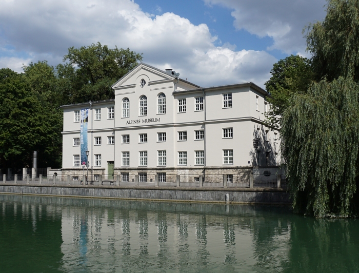 Das Alpine Museum des DAV in M%C3%BCnchen auf der Praterinsel