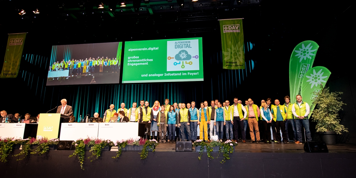 Die Mitglieder der AG alpenverein.digital auf der HV / Foto DAV/Nils N%EF%BF%BD%EF%BF%BDll