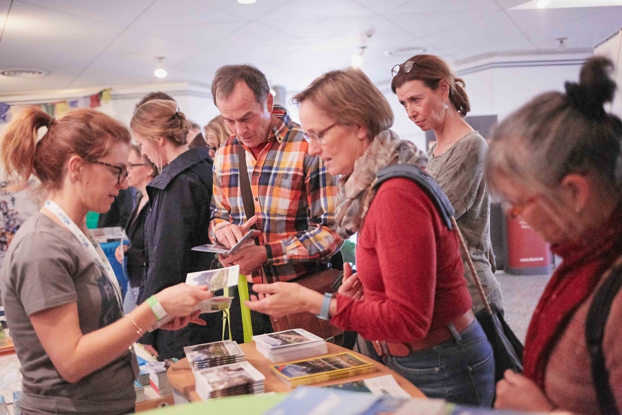 12. K%EF%BF%BDlner AlpinTag: Beratung am Stand / Foto Sven Meurs