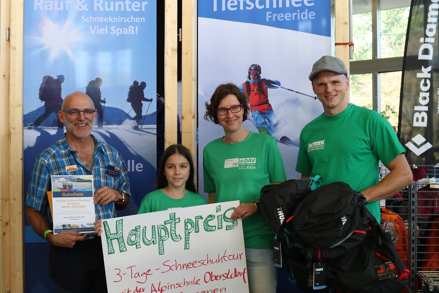 12. K%EF%BF%BDlner AlpinTag: Die Hauptgewinner der Tombola / Foto Miriam Ersch-Arnolds