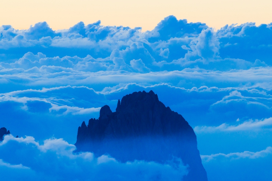 Dolomitengipfel im Wolkenmeer - Holger Buhr