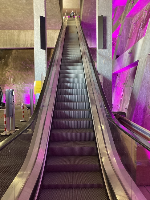Beton und U-Bahn-Atmosph%C3%A4re in 2.337 m H%C3%B6he - unterirdisch - Foto: AVS
