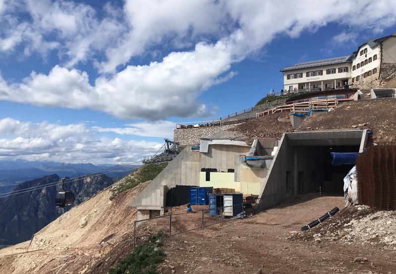 Gro%EF%BF%BDbaustelle neue Seilbahnstation unterhalb der K%EF%BF%BDlner H%EF%BF%BDtte - Foto: AVS