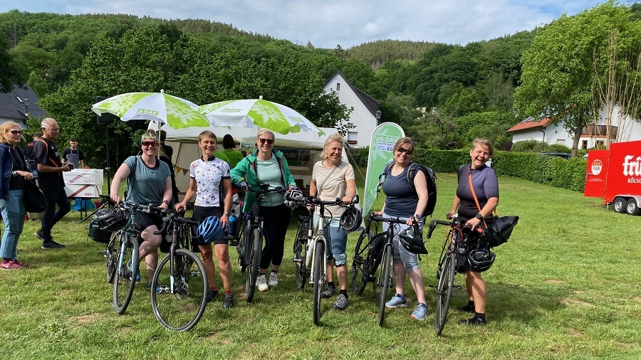 Sommerfest in Blens - Die Radfahrerinnen - Foto: Carola Niemann
