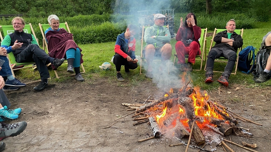 Sommerfest in Blens - Abends am Lagerfeuer - Foto: Carola Niemann