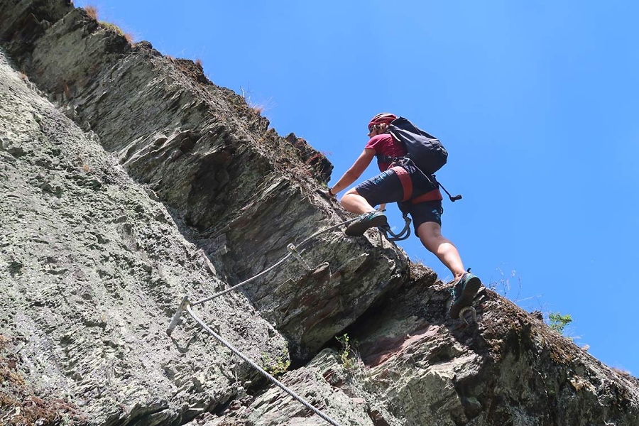 Burgenklettersteig Manderscheid - Foto bergsteigen.com