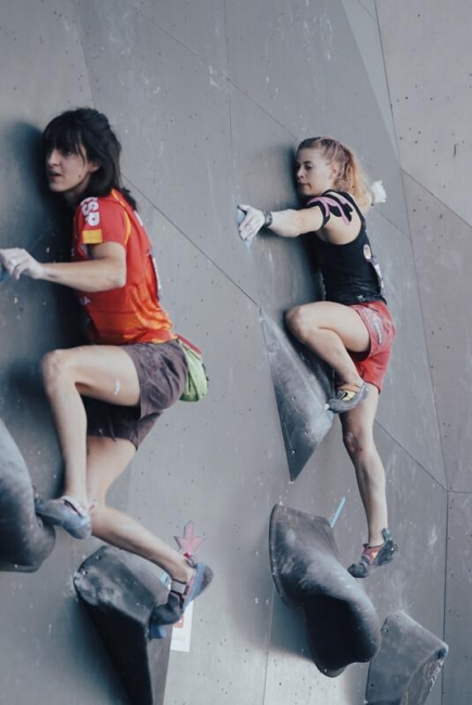 Bouldern: Alma Bestvater (rechts) / Foto: DAV