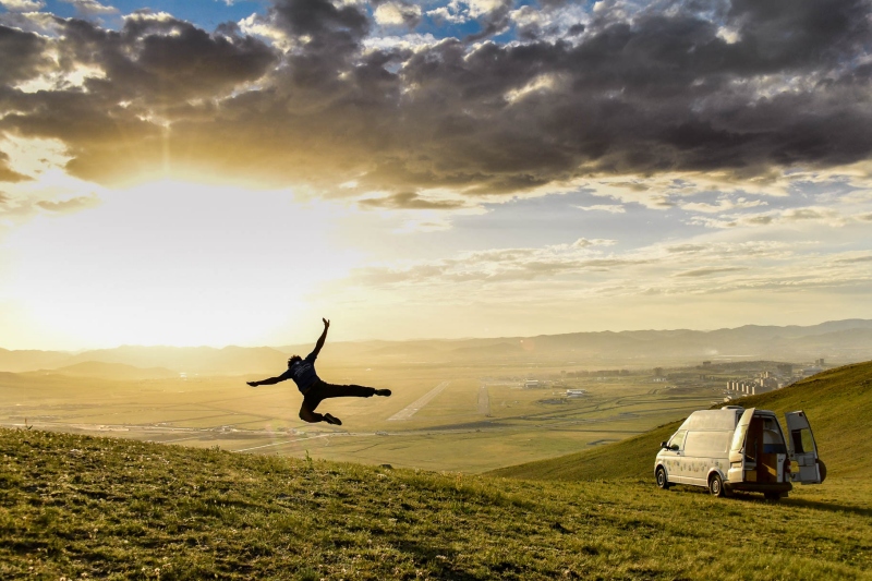 Vanlife - Roadtrip zwischen Europa und Zentralasien / Foto: Martina Z%EF%BF%BDrcher Dylan Wickrama