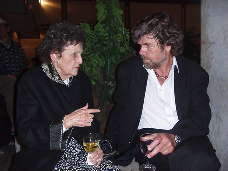 Elizabeth Hawley und Reinhold Messner / Foto: Lisa Choegyali