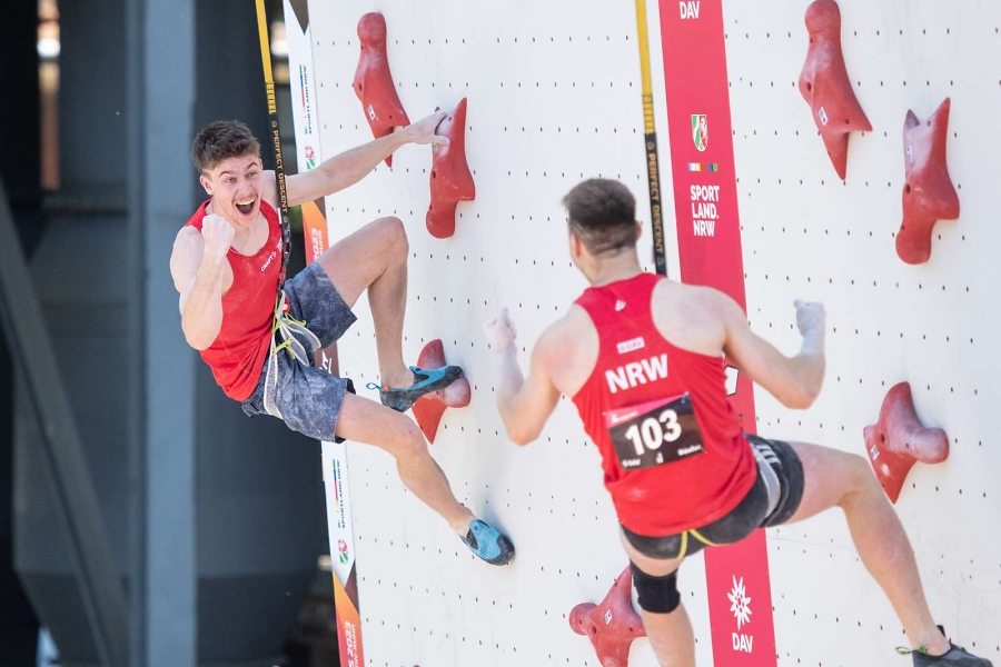 Leander Carmanns gegen Linus Bader im Speed-Finale der DM / Foto: DAV/Thomas Schermer