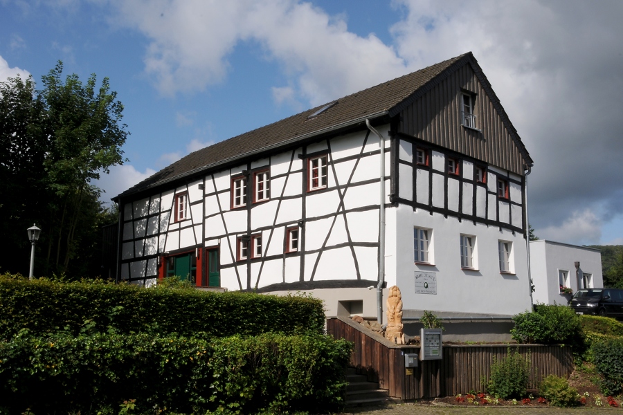 Aktionstag A.L.M. Integration.Wandern - K%C3%B6lner Eifelh%C3%BCtte / Foto: Kalle Kubatschka