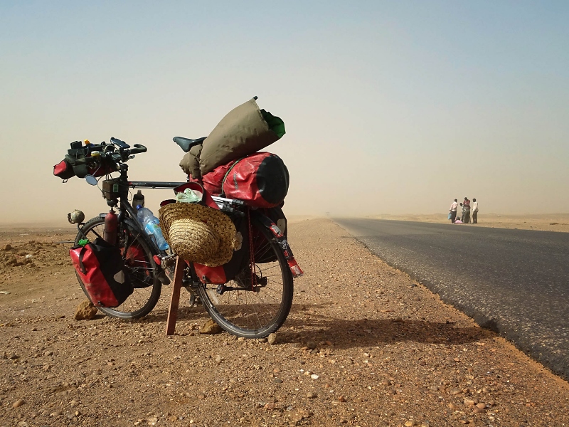 Anselm Pahnke: Anderswo in Afrika - Grenzgang