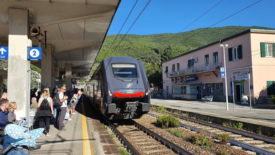 Bahnwandern an der ligurischen K%C3%BCste - Bahnhof von Deiva Marina / Foto: Kalle Kubatschka