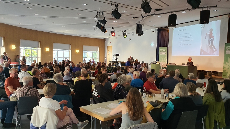 Mitglieder w%C3%A4hrend der Mitgliederversammlung / Foto: Kalle Kubatschka