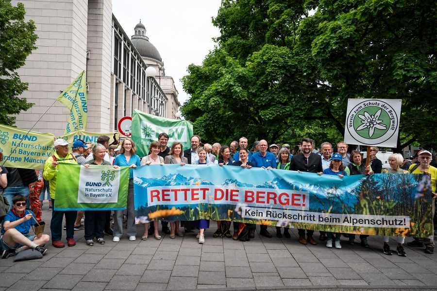 Kundgebung: Rettet die Berge - kein R%C3%BCckschritt beim Alpenschutz / Foto: Anja M%C3%B6rk