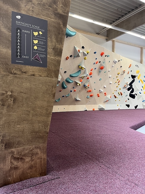 Boulderwand / Foto: Ivanessa Mirastschijski