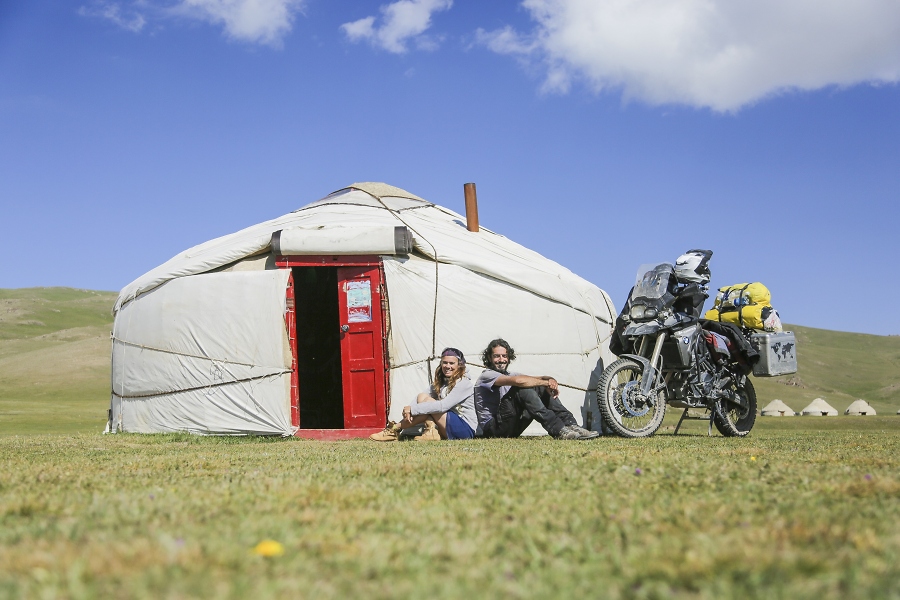 Anabela und Jorge Valente: 10 Jahre um die Welt - Ein Tagebuch von Begegnungen und Abenteuern / Grenzgang