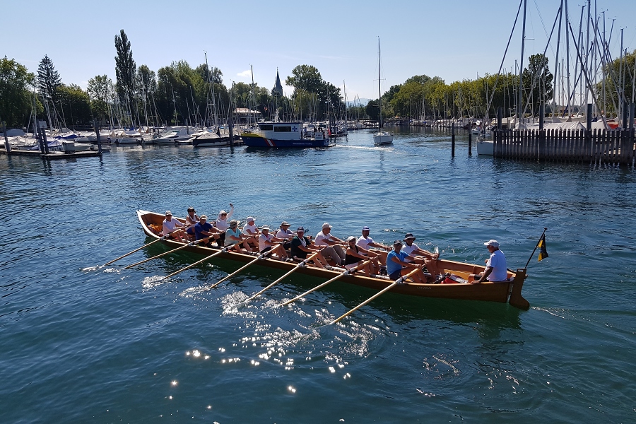 Rudertour auf dem Bodensee mit einem Kirchboot / Foto: Britta Brenig