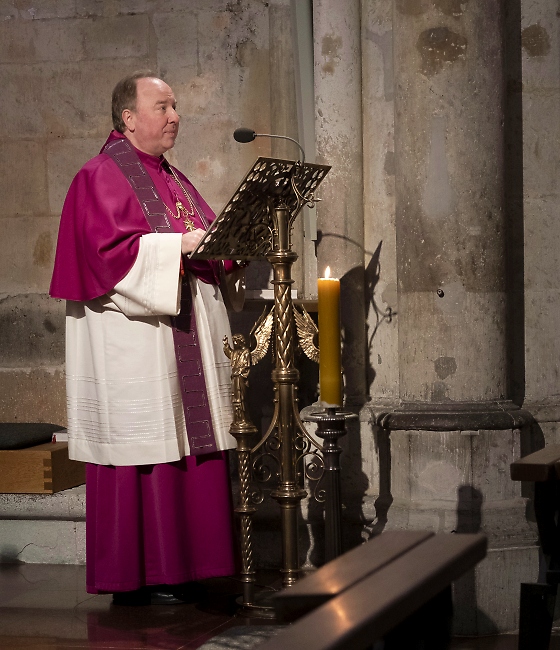 Monsignore Kleine bei der Predigt / Foto: Simone Szymanski