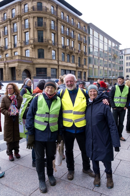 Hildegard Troske hatte die Idee zur Staffelwanderung, Michael Stein f%C3%BChrte die ersten Etappe und Andrea J%C3%BCrgens / Foto: Simone Szymanski