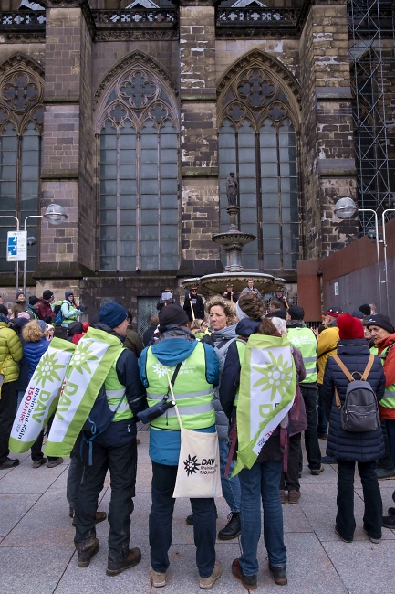Die Teilnehmenden warten darauf das es losgeht / Foto: Simone Szymanski
