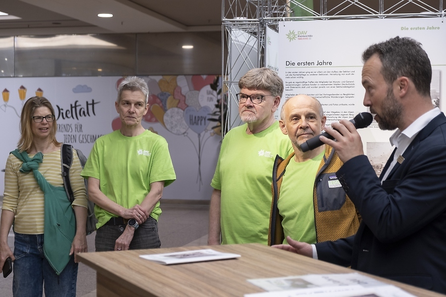 Tina Gissel, Andrea Weber, Wolfgang Spicher, Kalle Kubatschka und Stephan Antwerpen (Rheincenter) bei der Er%C3%B6ffnung / Foto: DAV/Simone Szymanski