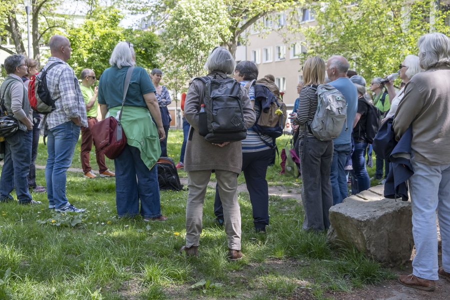 Stolperstein-Spaziergang / Foto: DAV/Simone Szymanski