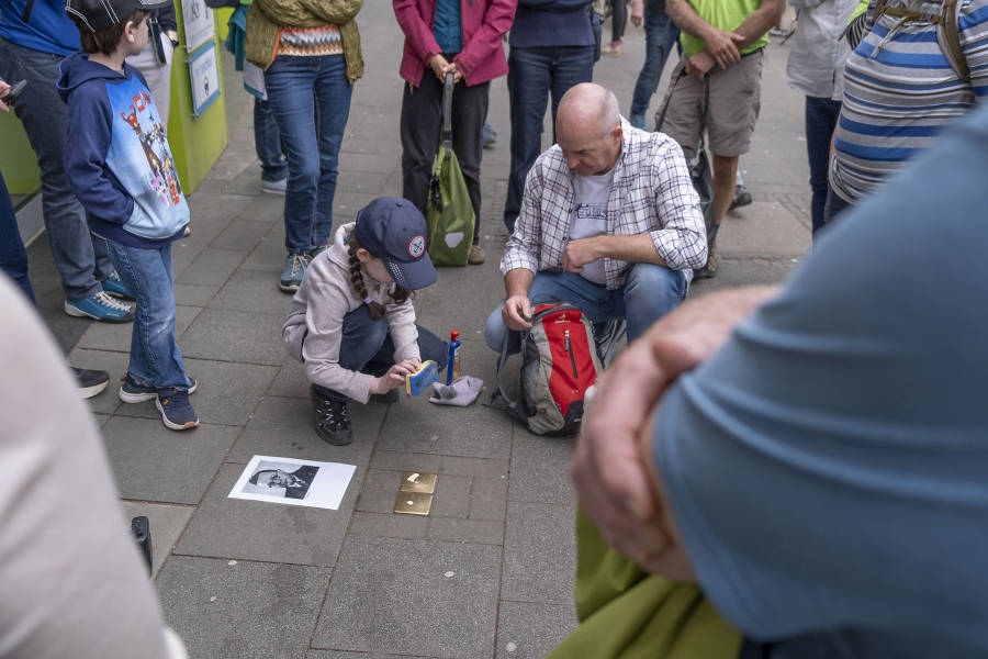 Stolperstein-Spaziergang / Foto: DAV/Simone Szymanski