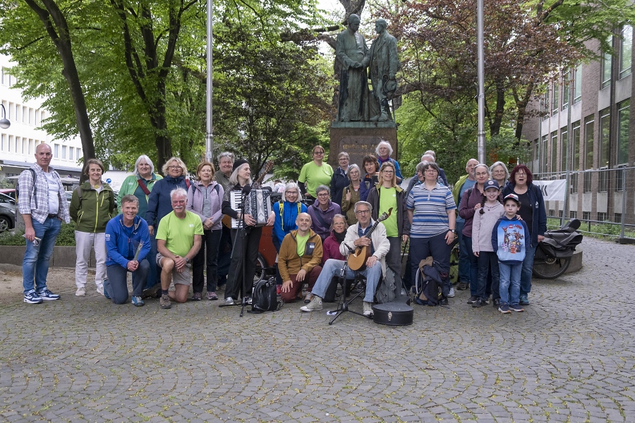 Stolperstein-Spaziergang / Foto: DAV/Simone Szymanski