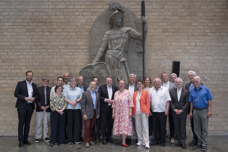 Gruppenbild vor dem K%C3%B6lschen Boor / Foto: DAV Rheinland-K%C3%B6ln/Simone Szymanski