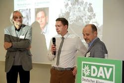 Die Autoren Reinhold Kruse und Dr. André Postert mit dem 1. Vorsitzenden / Foto: Miriam Ersch