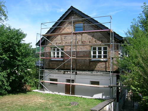 20.07.2010: Die Eternit-Verkleidung wurde abgenommen / Foto: DAV Rheinland-K%EF%BF%BDln