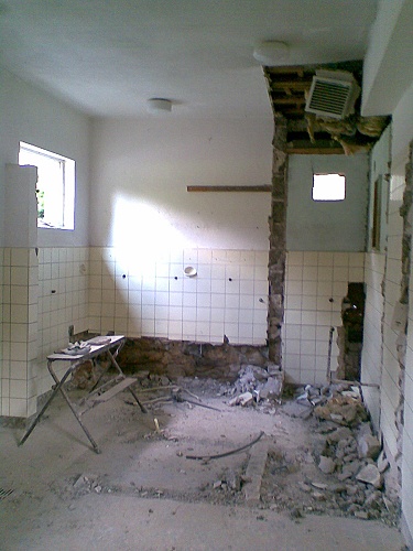 30.07.2010: Die alten Sanit%EF%BF%BD%EF%BF%BDr-Anlagen sind abgebrochen
