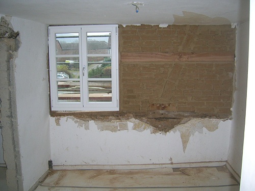 17.11.2010: Das neue Fenster im Vierbettzimmer an der Treppe / Foto: DAV Rheinland-K%EF%BF%BD%EF%BF%BDln
