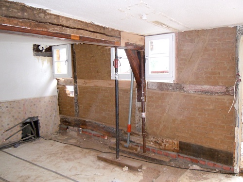 07.12.2010: Sanierung der Schwelle an der S%EF%BF%BD%EF%BF%BDd-Ost-Seite (innen) / Foto: DAV Rheinland-K%EF%BF%BD%EF%BF%BDln