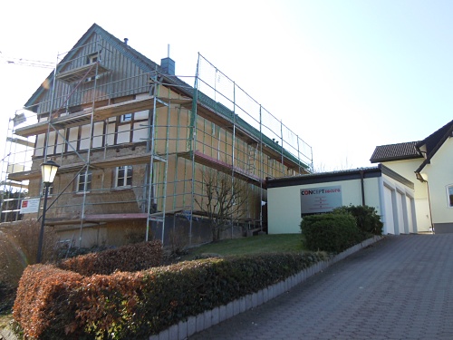 08.03.2011: Giebelseite und Nordwestseite werden ged%EF%BF%BD%EF%BF%BDmmt und verschalt / Foto: DAV Rheinland-K%EF%BF%BD%EF%BF%BDln