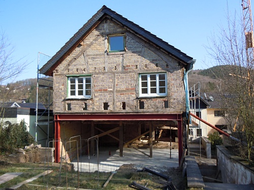 08.03.2011: Die S%EF%BF%BD%EF%BF%BDdwestseite der H%EF%BF%BD%EF%BF%BDtte, mit Einblick ins das EG / Foto: DAV Rheinland-K%EF%BF%BD%EF%BF%BDln