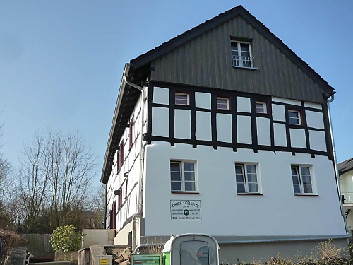 24.03.2012: Die neue K%EF%BF%BD%EF%BF%BDlner Eifelh%EF%BF%BD%EF%BF%BDtte (Stra%EF%BF%BD%EF%BF%BDenfront) / Foto: DAV Rheinland-K%EF%BF%BD%EF%BF%BDln