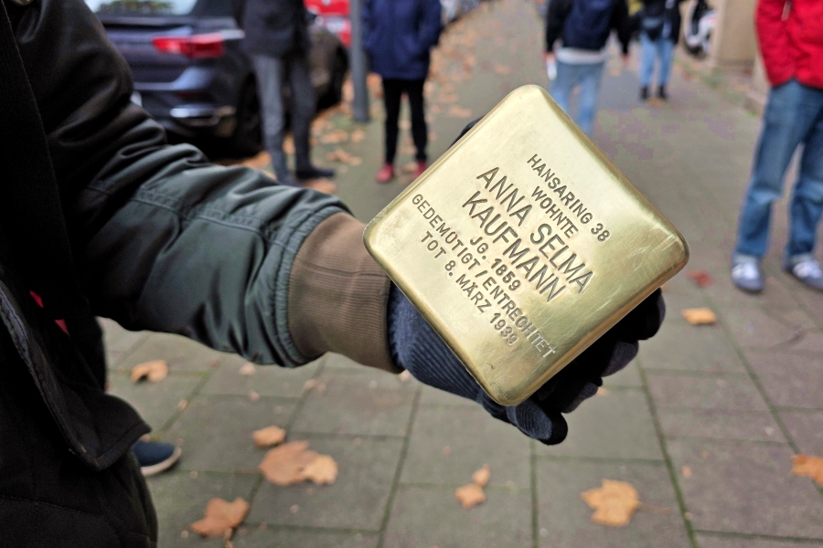Der Stolperstein f%C3%BCr Selma Kaufmann / Foto: Kalle Kubatschka/DAV